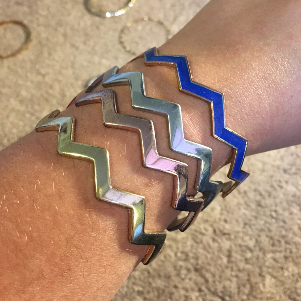 4 colored bracelets